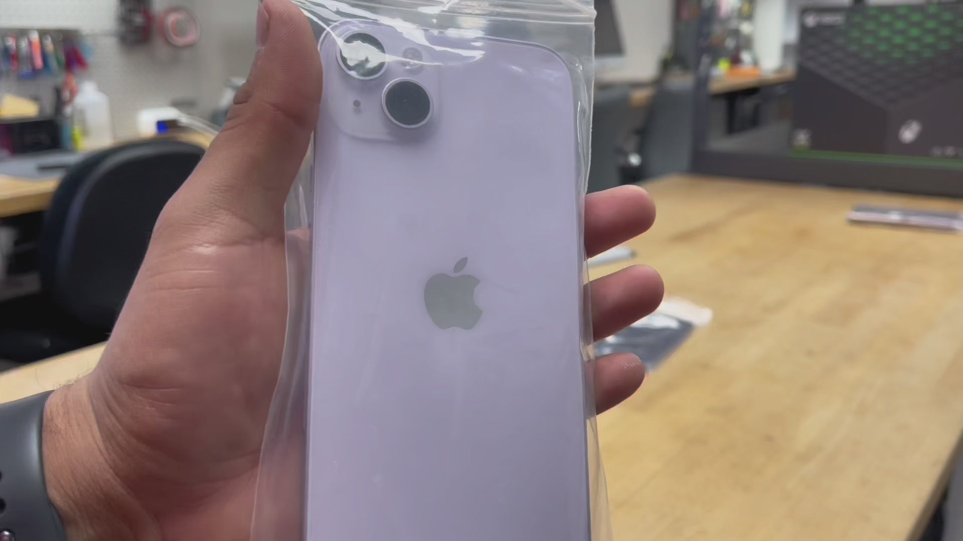 iPhone 14 Plus 128GB　ホワイト Refurbished iPhone 14 Plus 128GB - Starlight (Unlocked) - Apple